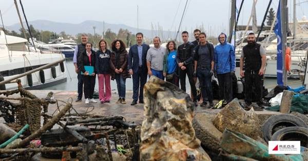 Underwater beach cleanup in Pier 4