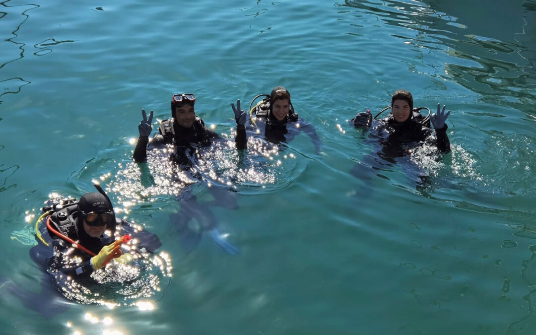 Underwater cleanup in Marina Alimou